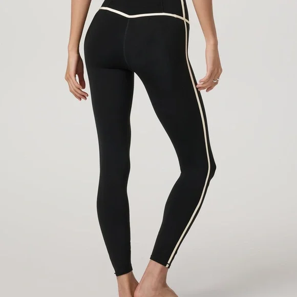 NWT Vuori AllTheFeels Corset Leggings in Black. Size S - Picture 2 of 6